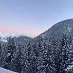 Luxurious Ski-in Ski-out Duplex On Slope Appartamento
