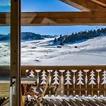 Luxurious Ski-in Ski-out Duplex On Slope *