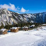 Luxurious Ski-in Ski-out Duplex On Slope *