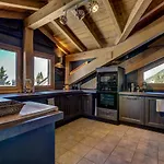 Luxurious Ski-in Ski-out Duplex On Slope Appartamento *